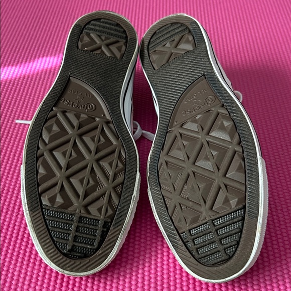 Converse Pink Canvas Low-Top Sneakers with Floral Heel Tab size 6.5 - Picture 3 of 4